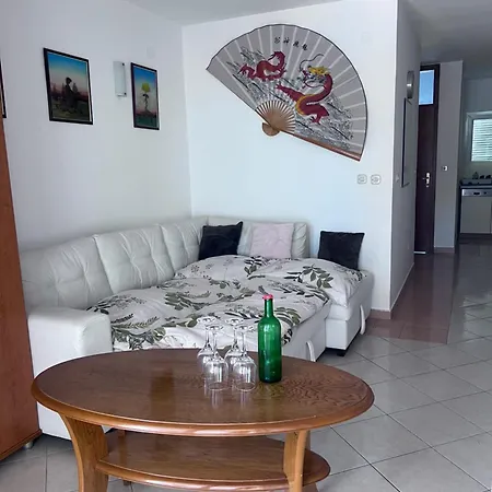 Viktoria Daire